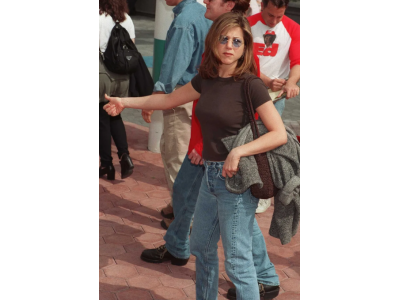 Hvordan skaber man et jeans-look inspireret af 90’ernes modeikoner – fra Caroline Bessette-Kennedy til Cindy Crawford