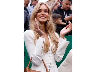 Laila Hasanovic stråler i Monte Carlo med et Riviera-inspireret look og et romantisk øjeblik med Jannik Sinner.